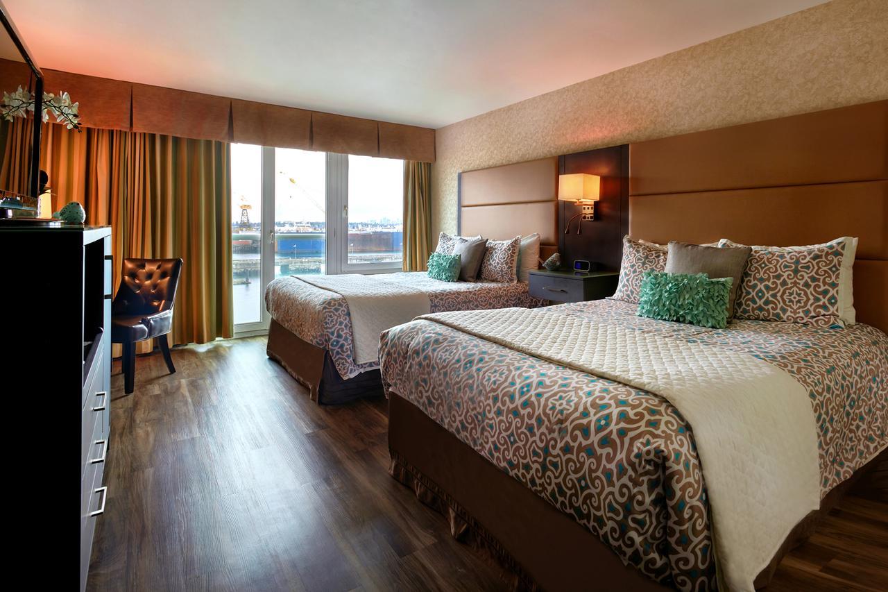 The Lonsdale Quay Hotel North Vancouver Exterior photo